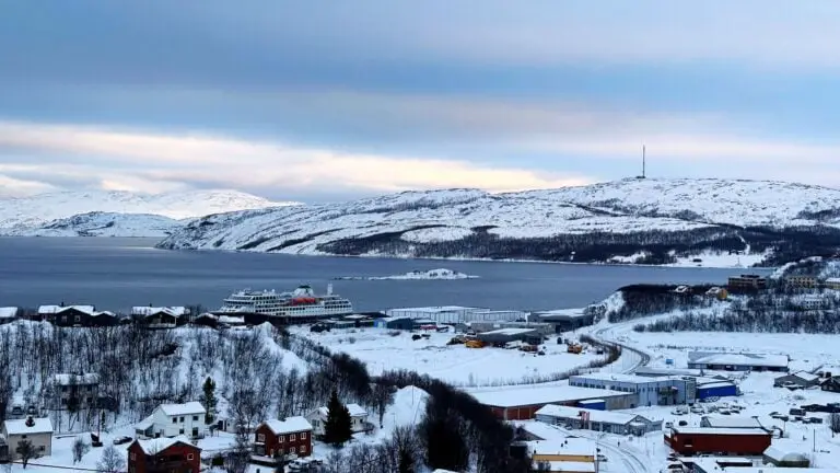 Havila Polaris à quai à Kirkenes. Photo : David Nikel.