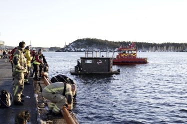 Les clients d'un sauna, vêtus uniquement de serviettes, retirent deux personnes d'une voiture qui a plongé dans un fjord norvégien. - 16