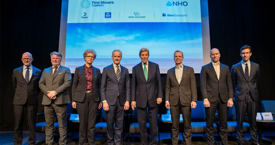 John Kerry à Oslo : la Norvège est la clé de la décarbonisation des secteurs difficiles à réduire 5 Des membres norvégiens du Mouvement de la première coalition avec John Kerry et le Premier ministre norvégien.