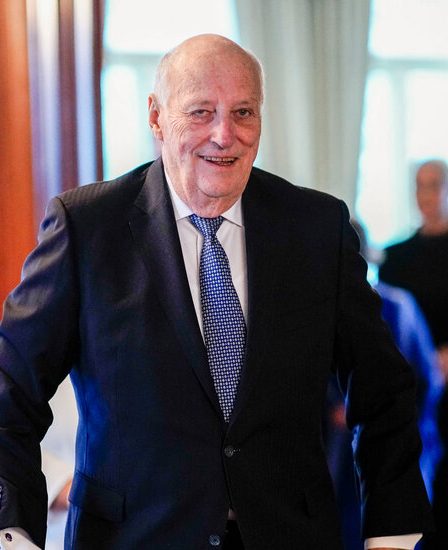 Le roi Harald V de Norvège reçoit un stimulateur cardiaque temporaire en Malaisie 8 Le roi Harald V de Norvège reçoit un stimulateur cardiaque temporaire en Malaisie - 7