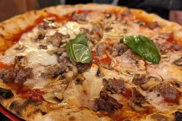 "J'ai dîné dans le restaurant préféré d'Erling Haaland en compagnie de l'attaquant de Manchester City" - Emma Gill - 6
