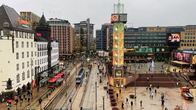 Vue de Jernbanetorget à Oslo, Norvège. Photo : David Nikel.