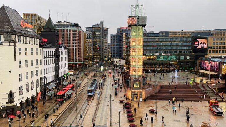 La population de la Norvège (mise à jour pour 2024) 24 Vue de Jernbanetorget à Oslo, Norvège. Photo : David Nikel.