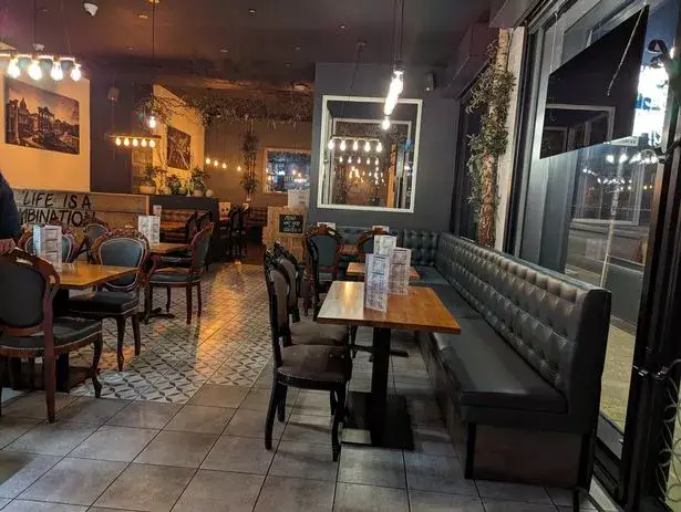"J'ai dîné dans le restaurant préféré d'Erling Haaland en compagnie de l'attaquant de Manchester City" - Emma Gill 15 Vero Moderno dans Chapel Street est un succès auprès de l'équipe de Manchester City