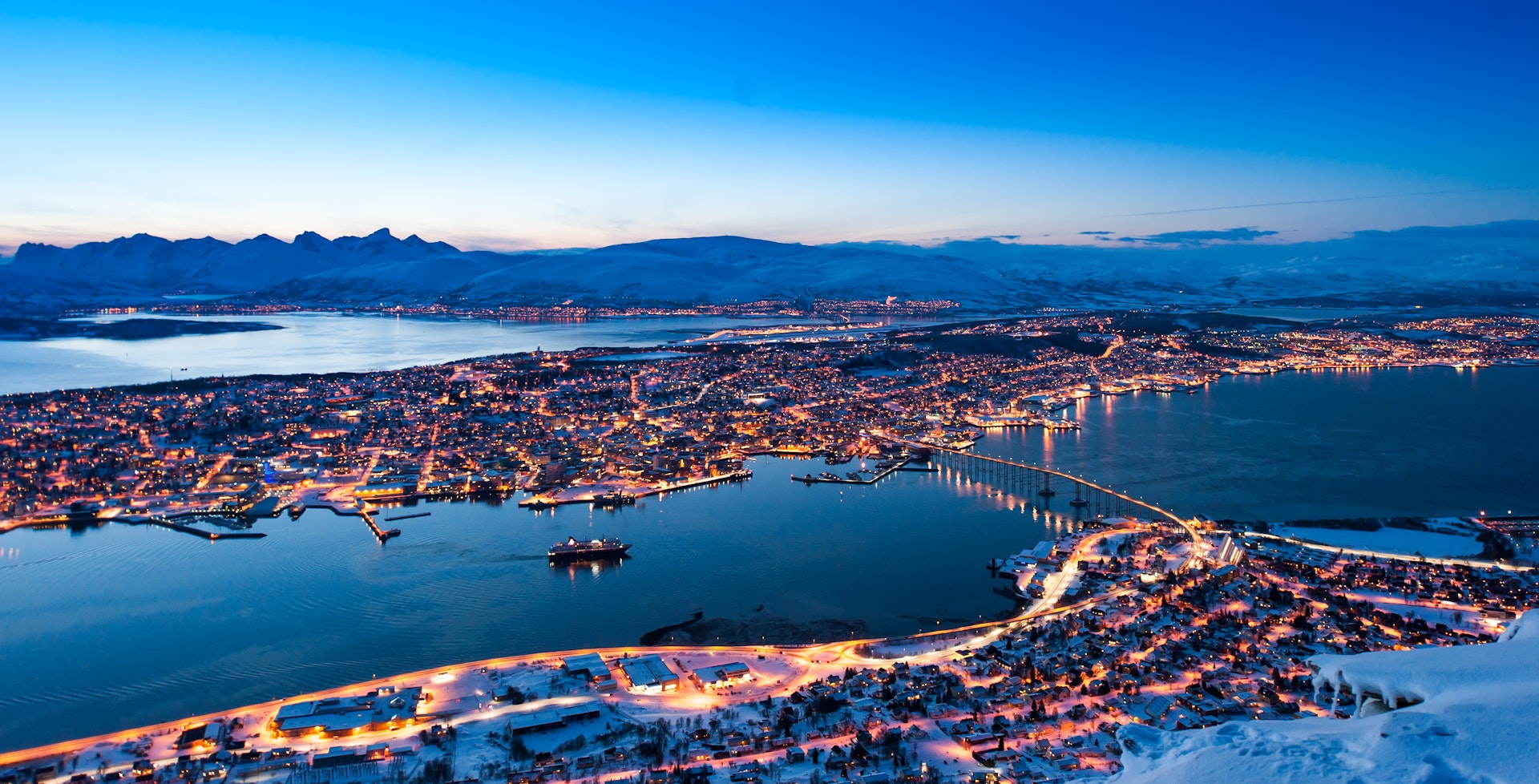 Vue aérienne de la ligne d'horizon à Tromsø, Norvège