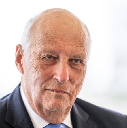 Le roi Harald de Norvège est équipé d'un stimulateur cardiaque après être tombé malade pendant ses vacances 14 Le roi Harald de Norvège est équipé d'un stimulateur cardiaque après être tombé malade pendant ses vacances - 13