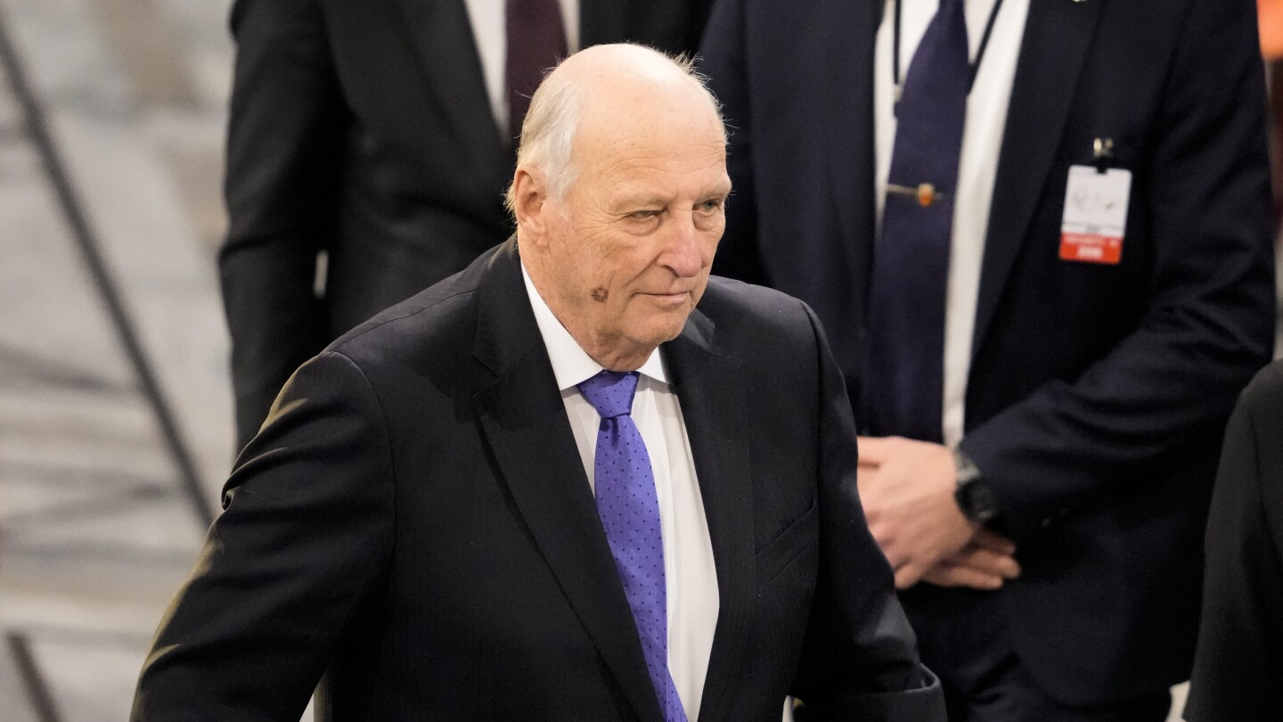 Le plus vieux monarque d'Europe, le roi Harald V de Norvège, malade, reçoit un stimulateur cardiaque permanent. 4 Le plus vieux monarque d'Europe, le roi Harald V de Norvège, malade, reçoit un stimulateur cardiaque permanent. - 3