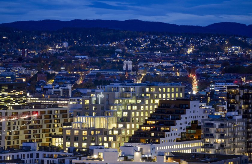 Ce pays scandinave riche en combustibles fossiles a dépassé ses estimations de croissance du PIB les plus élevées en janvier. 11 Bâtiments du quartier financier du projet Bardcode à Oslo, en Norvège.