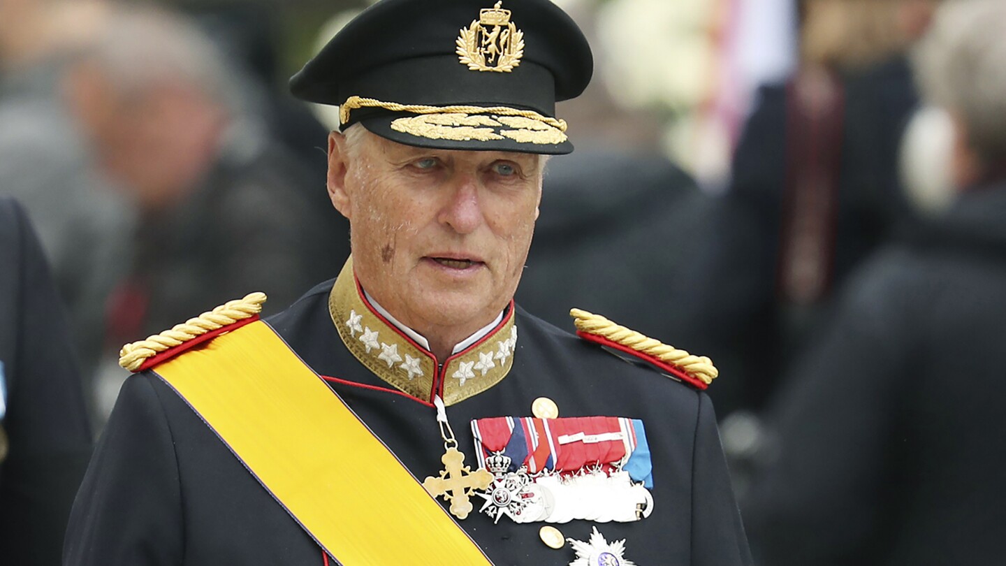 Le roi de Norvège hospitalisé reçoit un stimulateur cardiaque en Malaisie après être tombé malade pendant ses vacances - 87
