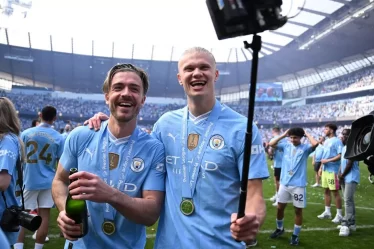J'ai observé le geste du président de Manchester City envers Erling Haaland lors des célébrations du titre - cela en dit long - 10