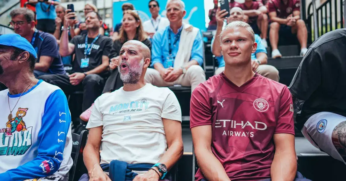 J'ai observé Erling Haaland dévoiler un autre aspect - avant que le patron de Manchester City, Pep Guardiola, ne le stoppe. 4 J'ai observé Erling Haaland dévoiler un autre aspect - avant que le patron de Manchester City, Pep Guardiola, ne le stoppe. - 3