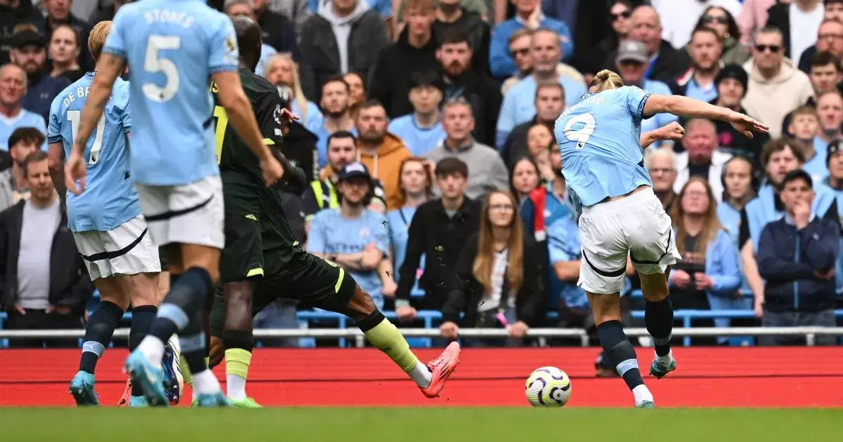 Les performances des joueurs de Man City face à Brentford : Erling Haaland brille tandis que John Stones déçoit - Simon Bajkowski 4 Les performances des joueurs de Man City face à Brentford : Erling Haaland brille tandis que John Stones déçoit - Simon Bajkowski - 3