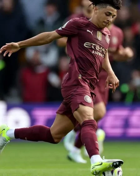 Les actions de Pep Guardiola avec Rico Lewis cette saison montrent la foi de Manchester City malgré les critiques 5 Les actions de Pep Guardiola avec Rico Lewis cette saison montrent la foi de Manchester City malgré les critiques - 4