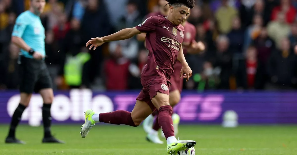 Les actions de Pep Guardiola avec Rico Lewis cette saison montrent la foi de Manchester City malgré les critiques 4 Les actions de Pep Guardiola avec Rico Lewis cette saison montrent la foi de Manchester City malgré les critiques - 3