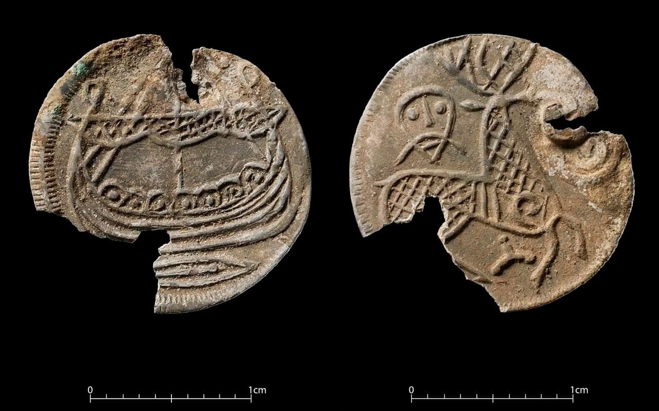 Des archéologues découvrent de riches tombes de femmes vikings en Norvège avec des bijoux et des pièces de monnaie 13 Des archéologues découvrent de riches tombes de femmes vikings en Norvège avec des bijoux et des pièces de monnaie