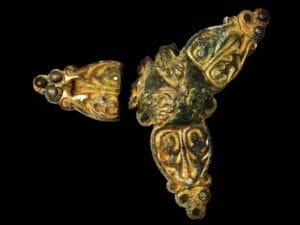 Des archéologues découvrent de riches tombes de femmes vikings en Norvège avec des bijoux et des pièces de monnaie 16 Des archéologues découvrent de riches tombes de femmes vikings en Norvège avec des bijoux et des pièces de monnaie