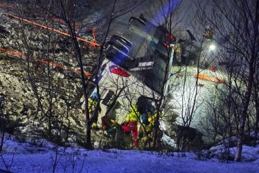 Un bus norvégien plonge dans un lac, tuant au moins deux personnes - 8