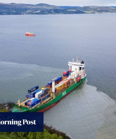 Le propriétaire d'une cabine norvégienne dort alors que le cargo s'échoue à l'extérieur - 9