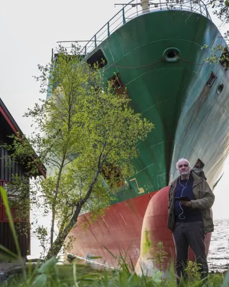 Un Norvégien s'est réveillé en découvrant qu'un cargo échoué avait manqué de peu sa maison. 30 Un Norvégien s'est réveillé en découvrant qu'un cargo échoué avait manqué de peu sa maison. - 29