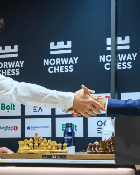 Échecs norvégiens 2025 Round 1 : Carlsen bat Gukesh 130 Échecs norvégiens 2025 Round 1 : Carlsen bat Gukesh - 129