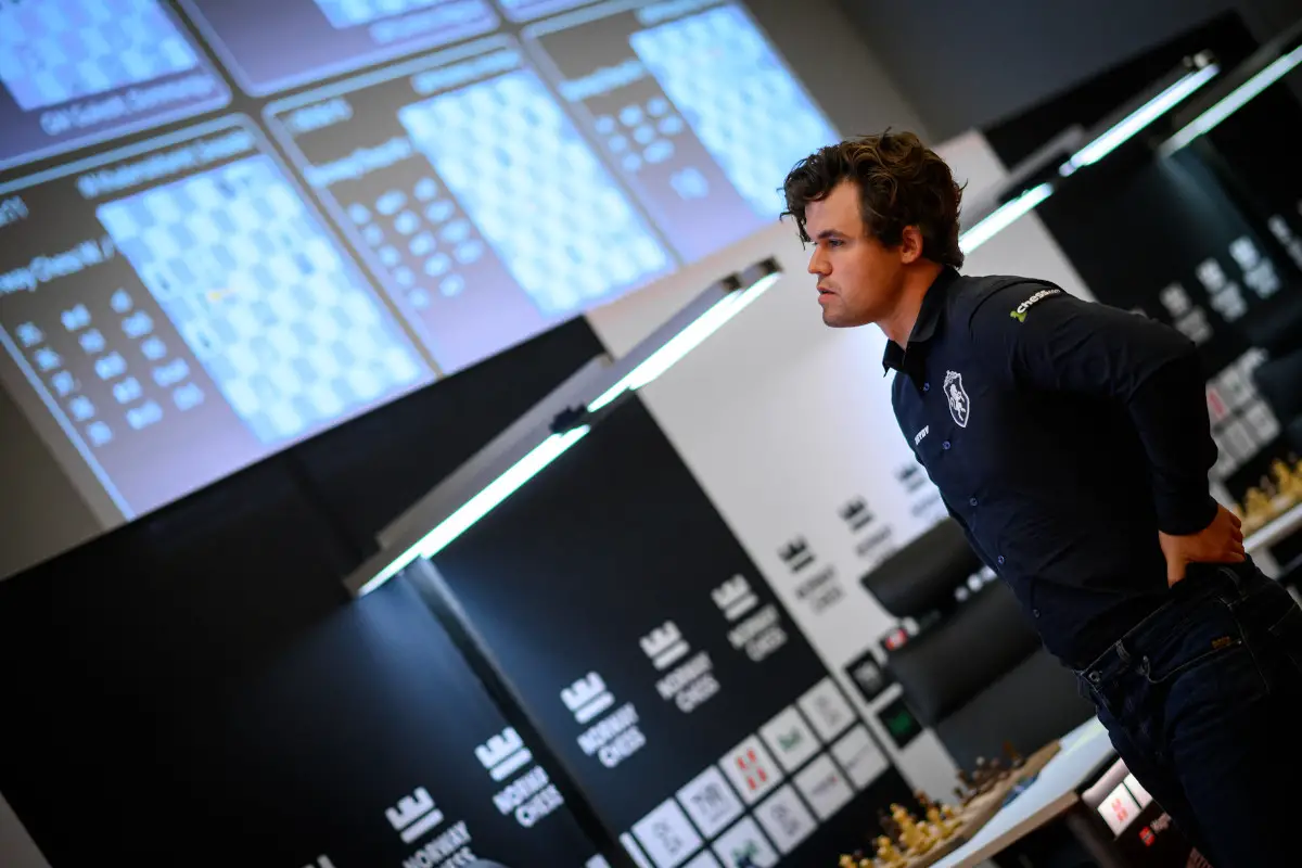 Échecs norvégiens : Carlsen remporte une victoire classique sur Arjun et prend la tête du classement 25 Magnus Carlsen