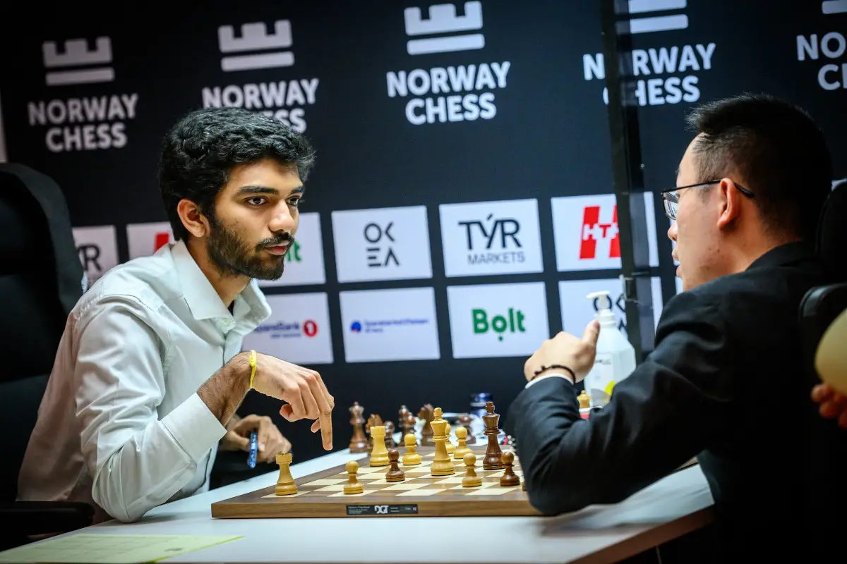 Échecs norvégiens : Carlsen et Gukesh remportent 3 points et entrent dans la dernière ronde en tant que leaders 22 Gukesh Dommaraju, Wei Yi