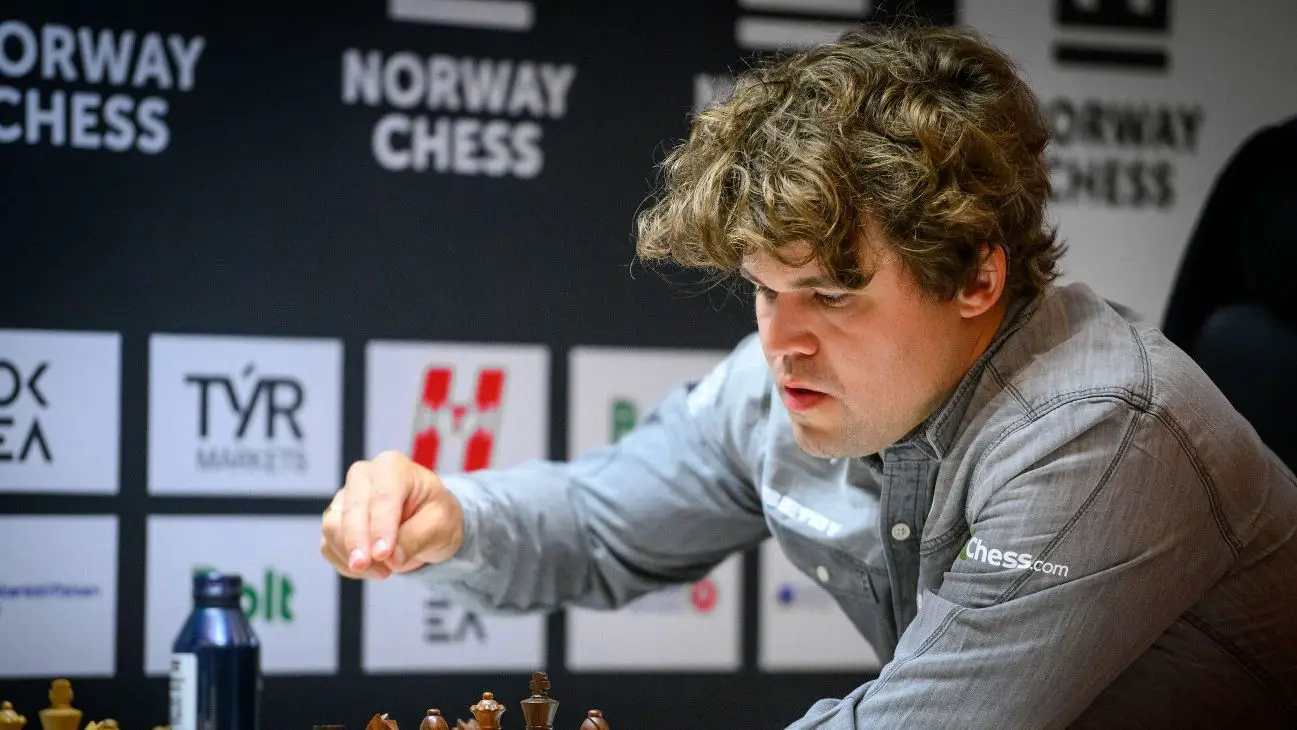 Magnus Carlsen devance D Gukesh pour le titre de champion de Norvège d'échecs 2025 4 Magnus Carlsen devance D Gukesh pour le titre de champion de Norvège d'échecs 2025 - 3