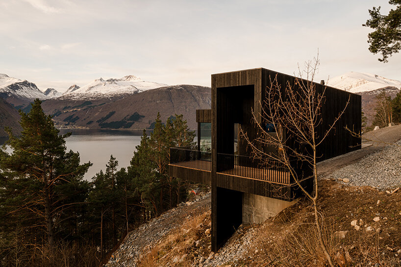 une maison de vacances dans le valldal par le bureau inainn s'adapte au relief dramatique de la norvege 15 bureau inainn maison de vacances