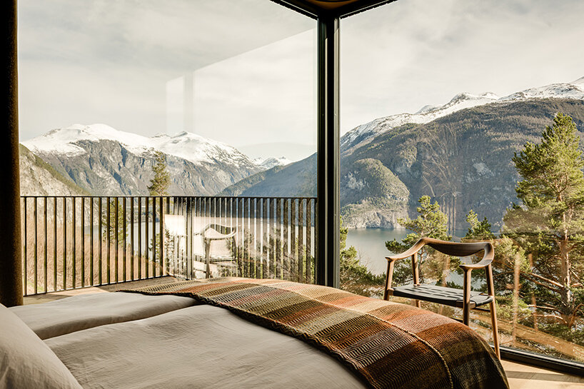 une maison de vacances dans le valldal par le bureau inainn s'adapte au relief dramatique de la norvege 16 office inainn holiday home