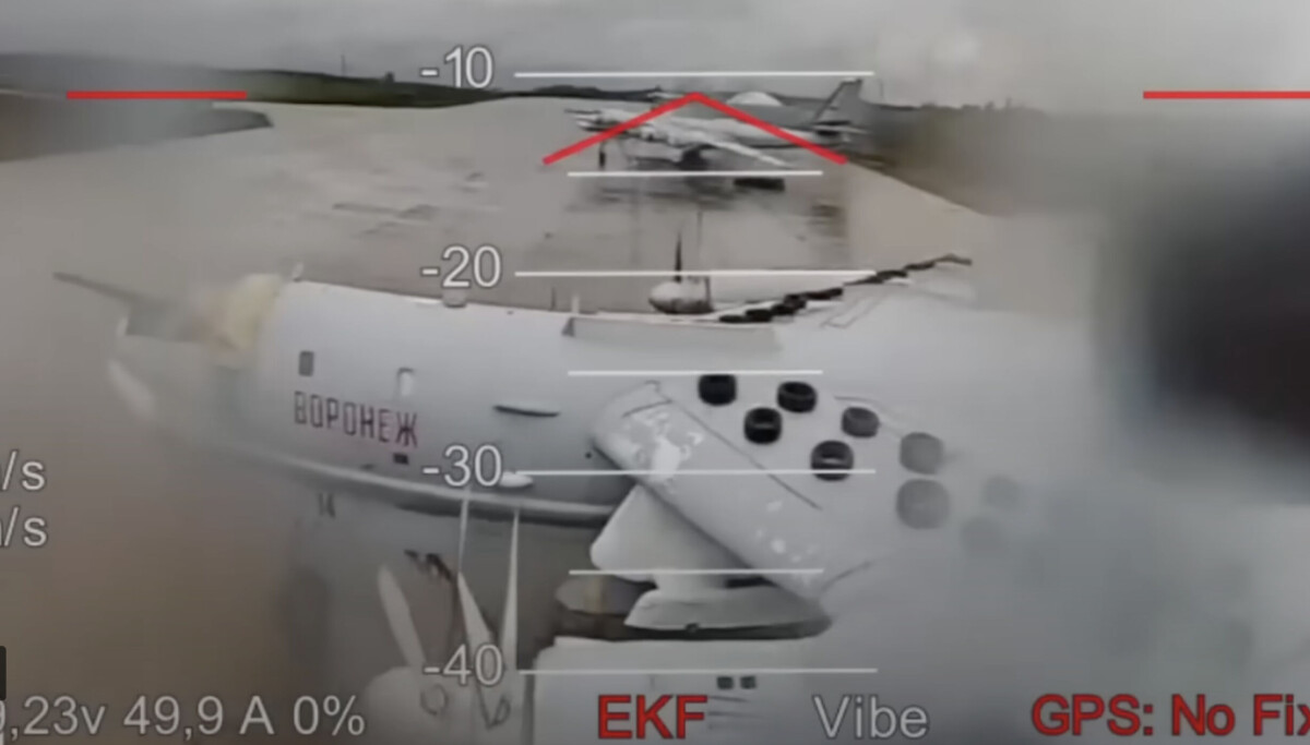 Un bombardier incendié a volé avec un missile sous l'aile dans le nord de la Norvège en février. 14 Un bombardier incendié a volé avec un missile sous l'aile dans le nord de la Norvège en février. - 13