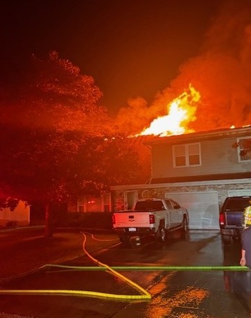 Le 3 juin, un incendie matinal détruit une maison de ville dans la ville de Norway 15 Le 3 juin, un incendie matinal détruit une maison de ville dans la ville de Norway - 14