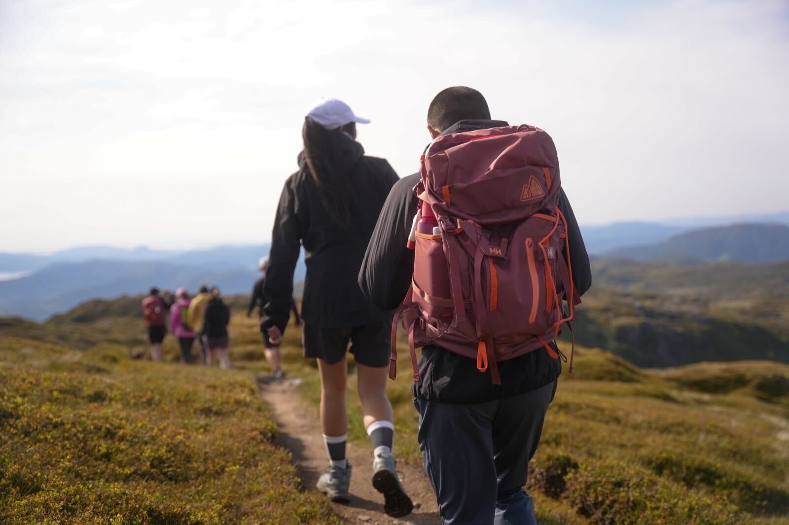 La Norvège hors réseau - et plus connectée que jamais 15 Eliza a commencé son voyage par une randonnée jusqu'à Bruviknipa, un sommet situé à un peu plus de 800 mètres au-dessus du niveau de la mer
