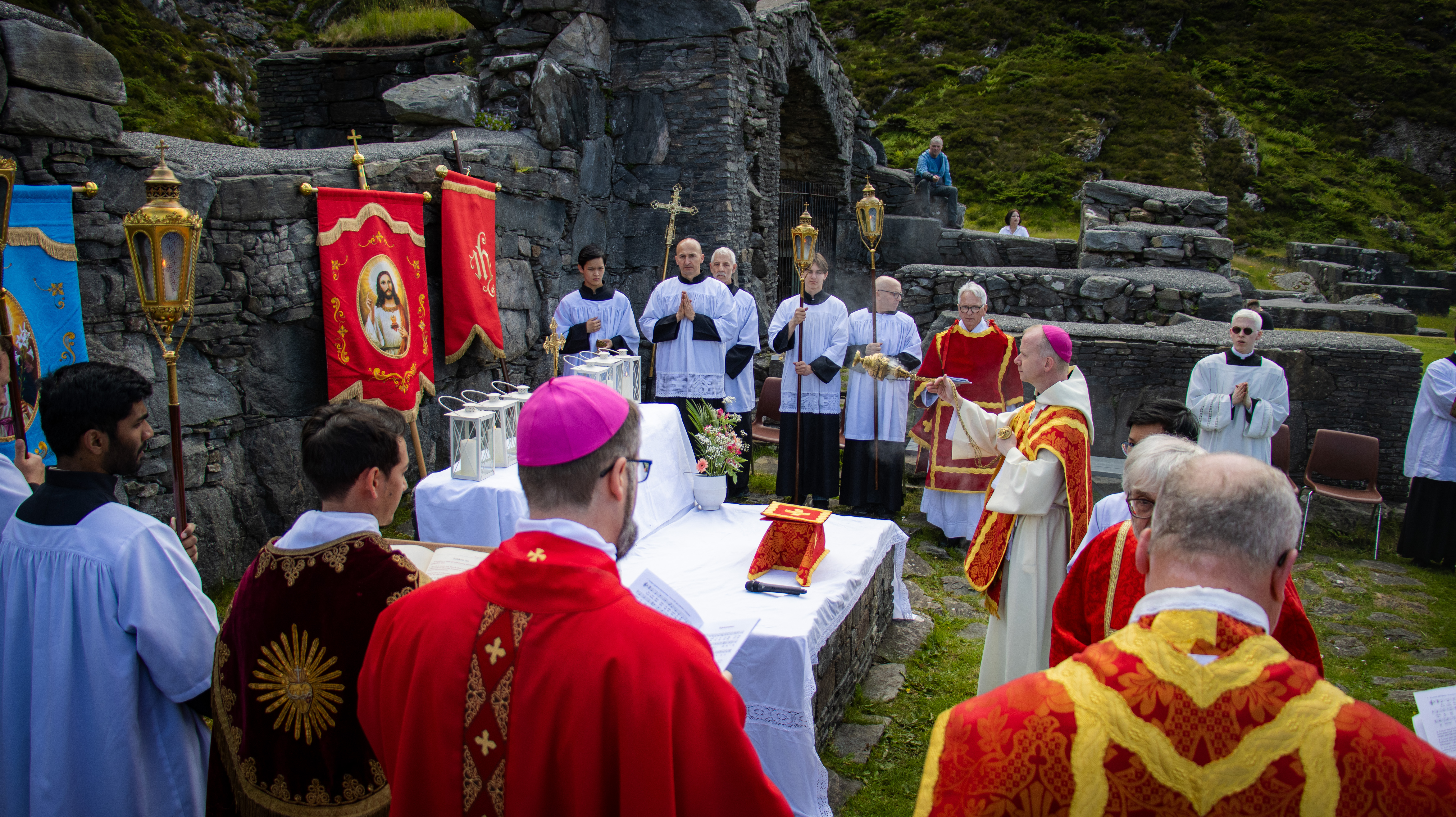 L'île sacrée de Norvège qui "transforme les touristes en pèlerins"| National Catholic Register 21 Messe sur Selja