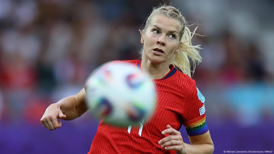 Le débat sur la capitaine norvégienne Ada Hegerberg - DW - 16/07/2025 4 Le débat sur la capitaine norvégienne Ada Hegerberg - DW - 16/07/2025 - 3