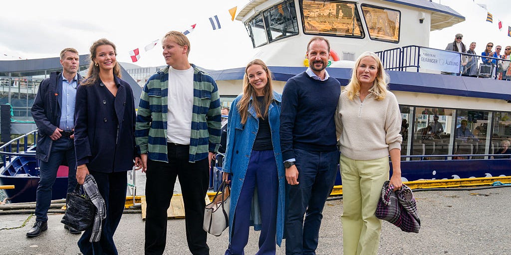 Le prince Sverre Magnus emmène sa petite amie Amalie Macleod sur le yacht de la famille royale norvégienne 4 Le prince Sverre Magnus emmène sa petite amie Amalie Macleod sur le yacht de la famille royale norvégienne - 3