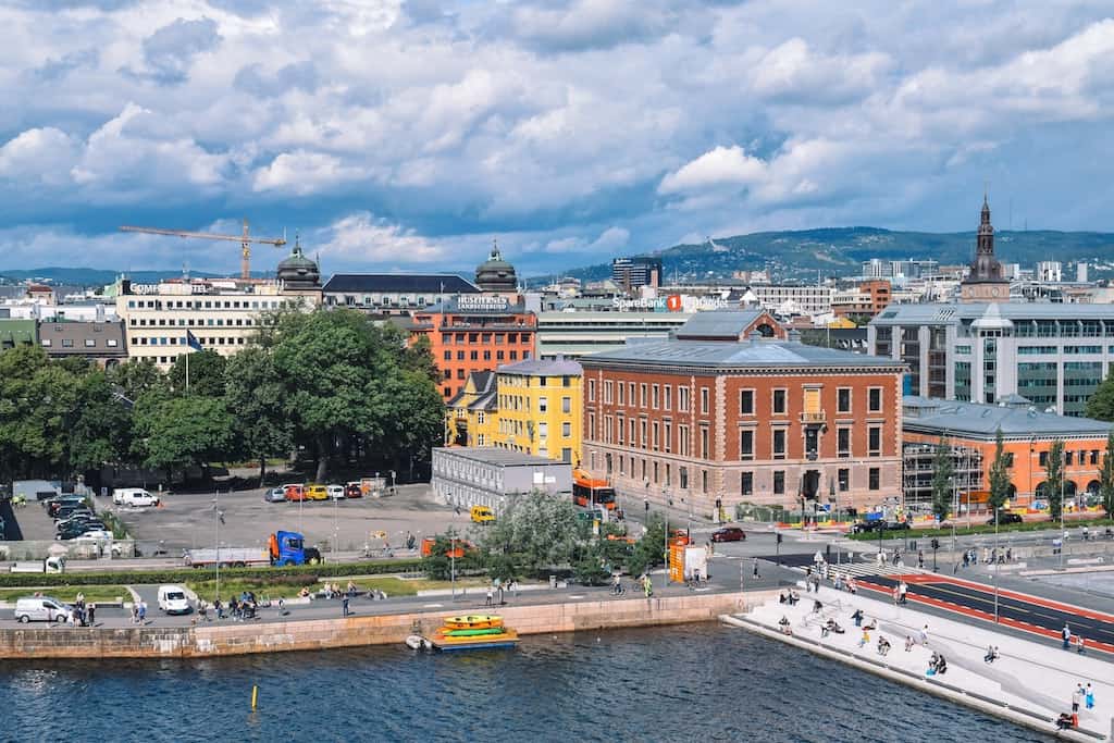 La Norvège propose aux établissements d'enseignement supérieur de fixer leurs frais d'inscription pour les étudiants non européens, face aux inquiétudes suscitées par le nombre d'inscriptions 4 La Norvège propose aux établissements d'enseignement supérieur de fixer leurs frais d'inscription pour les étudiants non européens, face aux inquiétudes suscitées par le nombre d'inscriptions - 3