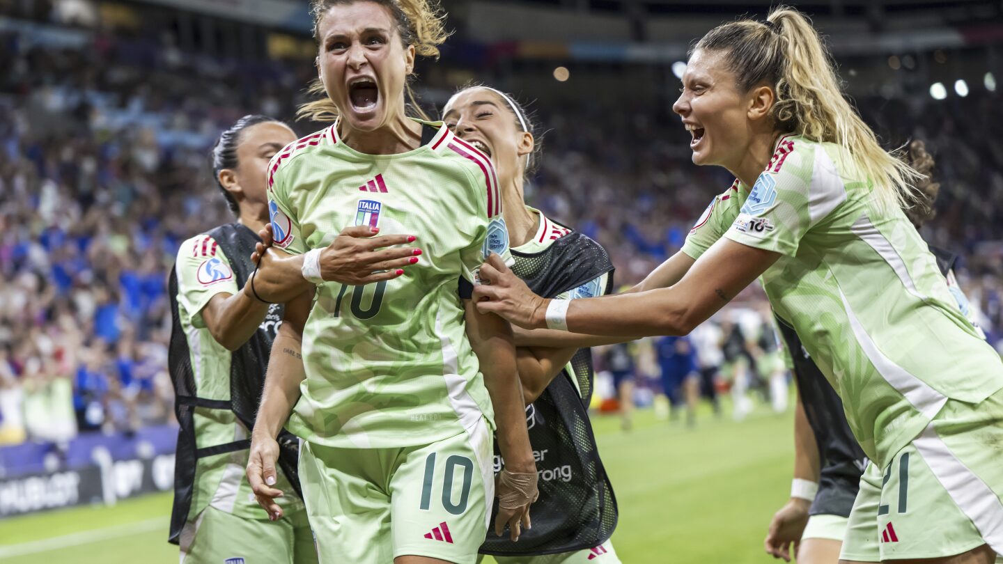 Les deux buts de Girelli permettent à l'Italie de battre la Norvège et de se qualifier pour les demi-finales de l'Euro 4 Les deux buts de Girelli permettent à l'Italie de battre la Norvège et de se qualifier pour les demi-finales de l'Euro - 3
