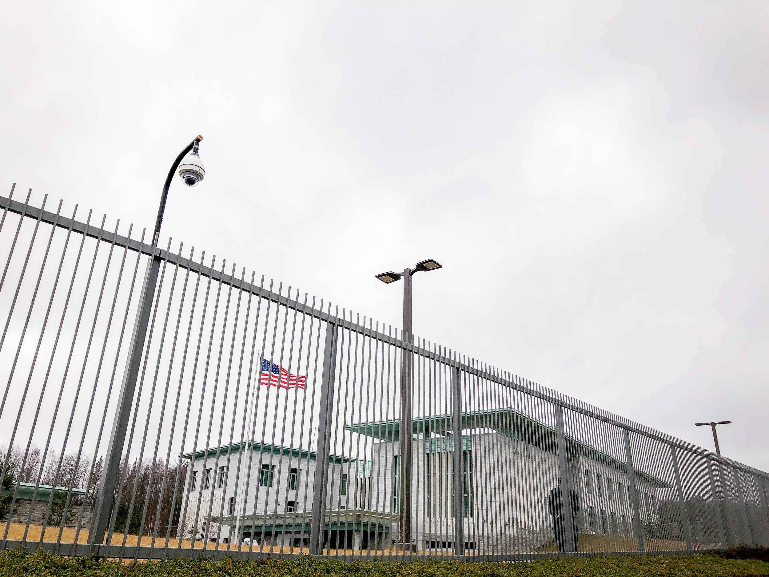Un espion présumé de la Russie et de l'Iran démasqué à l'ambassade des États-Unis 4 Un espion présumé de la Russie et de l'Iran démasqué à l'ambassade des États-Unis - 3