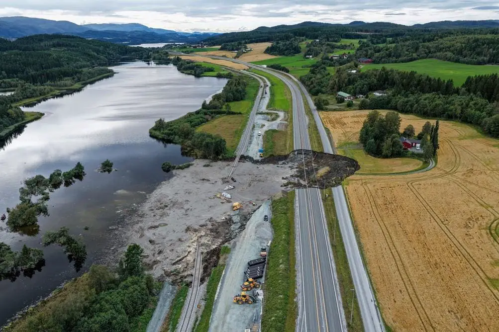 Chaos dans les transports après un glissement de terrain qui a coupé la Norvège en deux 4 Chaos dans les transports après un glissement de terrain qui a coupé la Norvège en deux - 3