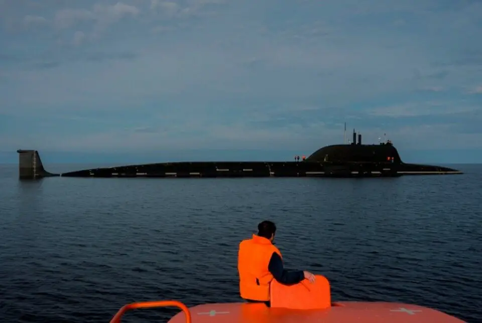 The Yasen-M class is a 4th generation multi-purpose submarine carrying cruise missiles and torpedoes. This is the Kazan, one of three similar vessels sailing with the Northern Fleet. Les trois sous-marins Yasen de la flotte du Nord sont en mer alors que le groupe de porte-avions américain navigue dans le nord de la Norvège. - 14