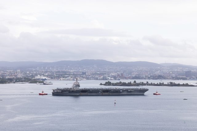 Arrivée du porte-avions alors que les tensions augmentent 20 Arrivée du porte-avions alors que les tensions augmentent - 19