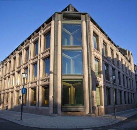 Les taux d'intérêt baissent dans une économie forte 2 Les taux d'intérêt baissent dans une économie forte - 1