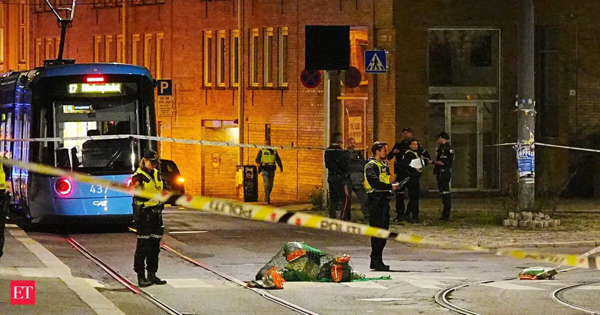 La police norvégienne enquête sur l'explosion d'Oslo près de l'ambassade d'Israël ; un adolescent de 13 ans aurait reçu 3 000 dollars pour commettre l'attentat, un jour après que des drones mystérieux ont fermé l'aéroport. 6 La police norvégienne enquête sur l'explosion d'Oslo près de l'ambassade d'Israël ; un adolescent de 13 ans aurait reçu 3 000 dollars pour commettre l'attentat, un jour après que des drones mystérieux ont fermé l'aéroport. - 5