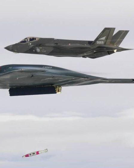 Un bombardier B-2 de l'armée de l'air teste une bombe tueuse de navires au large de la Norvège 2 Un bombardier B-2 de l'armée de l'air teste une bombe tueuse de navires au large de la Norvège - 1