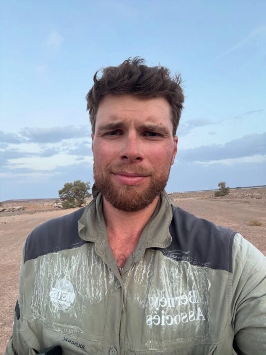 Un aventurier traverse le désert marocain lors d'une expédition de la Norvège à l'Amazonie " Explorersweb 14 portrait d'un trekkeur
