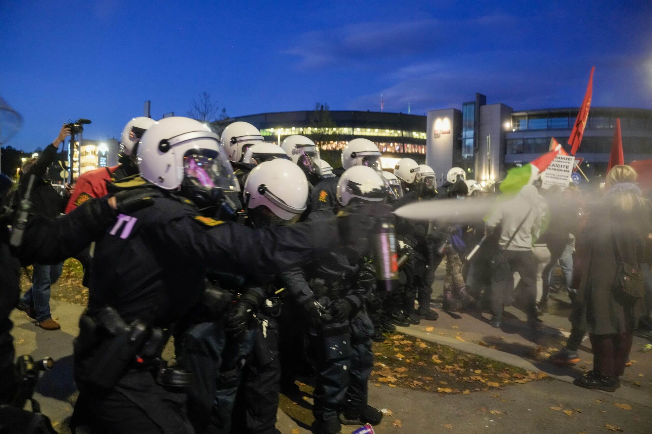 Le match Norvège-Israël était prévu depuis des mois par les autorités, mais la politique s'en est mêlée. 28 Le match Norvège-Israël était prévu depuis des mois par les autorités, mais la politique s'en est mêlée. - 27