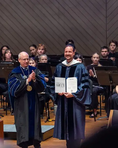 Luther College décerne un diplôme honorifique à Son Altesse Royale le Prince héritier Haakon de Norvège 2 Luther College décerne un diplôme honorifique à Son Altesse Royale le Prince héritier Haakon de Norvège - 1