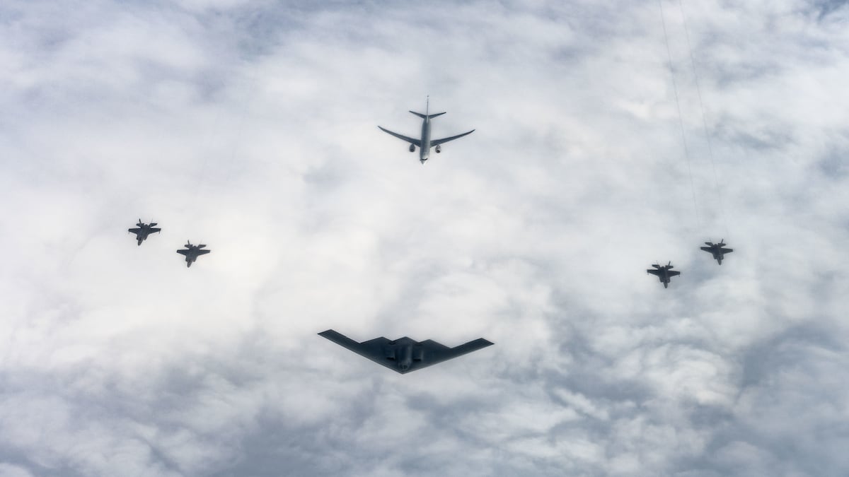 L'US Air Force et la Norvège coulent un navire lors d'un exercice de frappe maritime 4 L'US Air Force et la Norvège coulent un navire lors d'un exercice de frappe maritime - 3