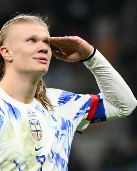 La Norvège se qualifie pour sa première Coupe du Monde depuis 1998 grâce aux buts d'Erling Haaland qui lui ont permis de s'imposer 4-1 en Italie. 33 La Norvège se qualifie pour sa première Coupe du Monde depuis 1998 grâce aux buts d'Erling Haaland qui lui ont permis de s'imposer 4-1 en Italie. - 32