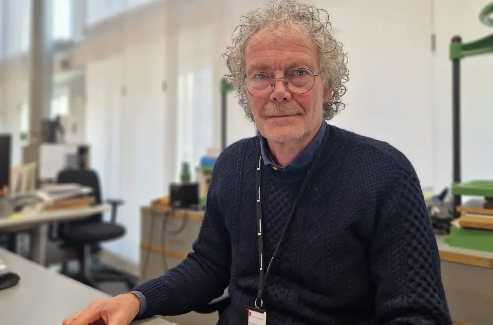 Une grande partie des écrits médiévaux norvégiens se trouve à Copenhague et au Vatican. Arthur Tennøe explique qu'ils s'efforcent à présent de les rendre plus accessibles au public et aux chercheurs norvégiens. Portrett Arthur Tennøe.